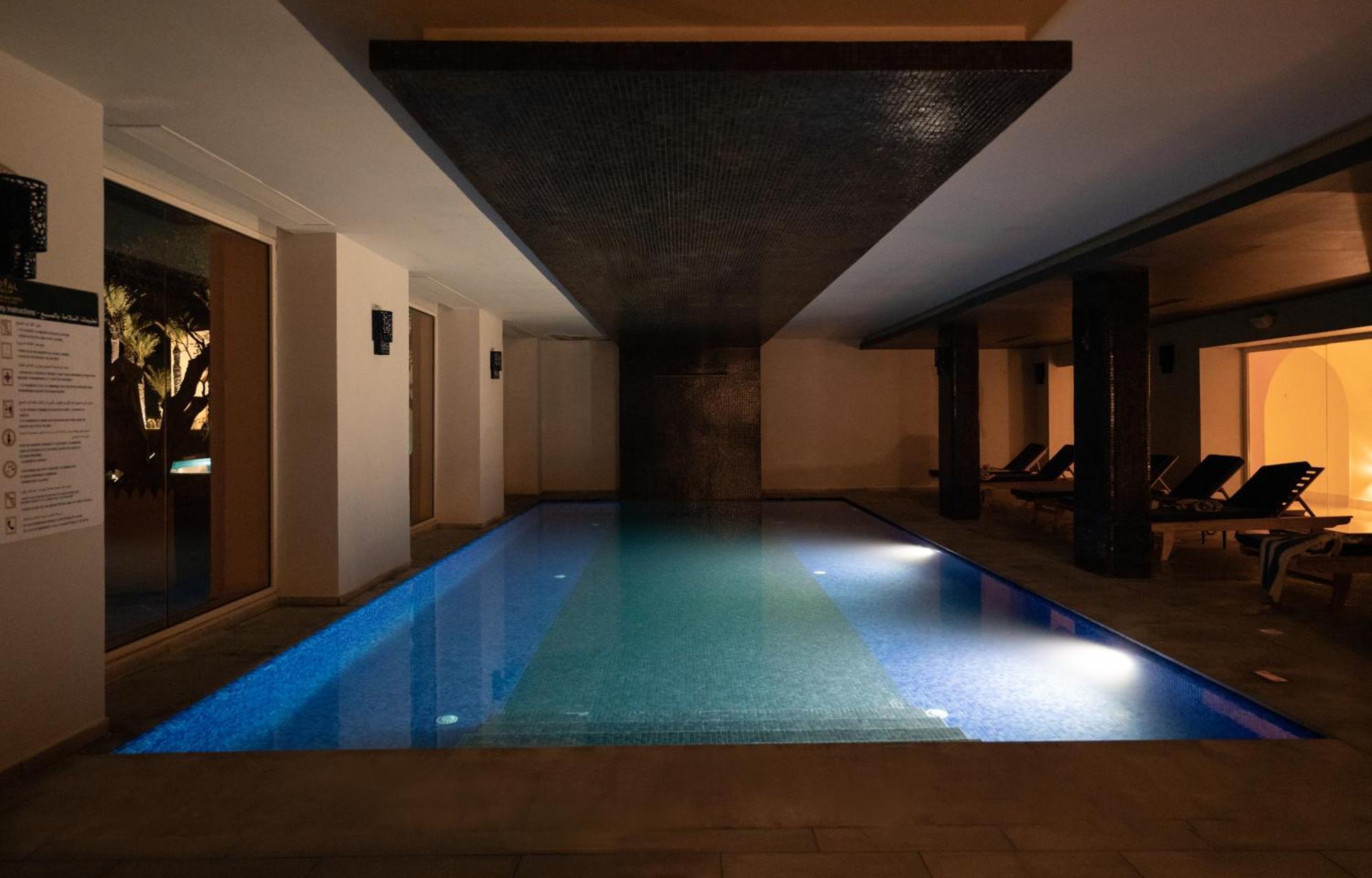 Royal Tulip Korbous Bay Thalasso & Springs (Adults Only) Qorbu Exterior foto The pool at the hotel
