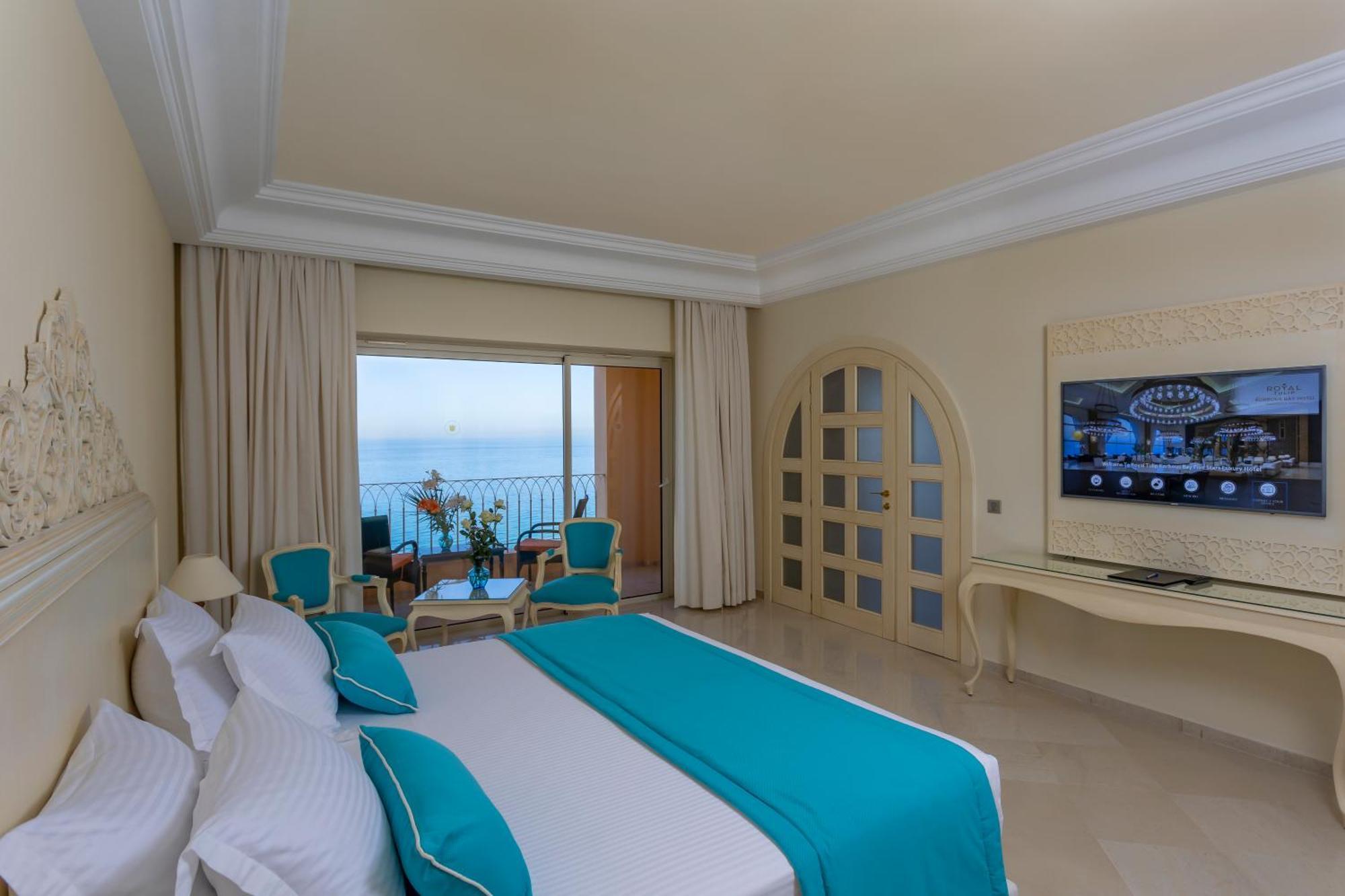 Royal Tulip Korbous Bay Thalasso & Springs (Adults Only) Qorbu Exterior foto A room at the hotel