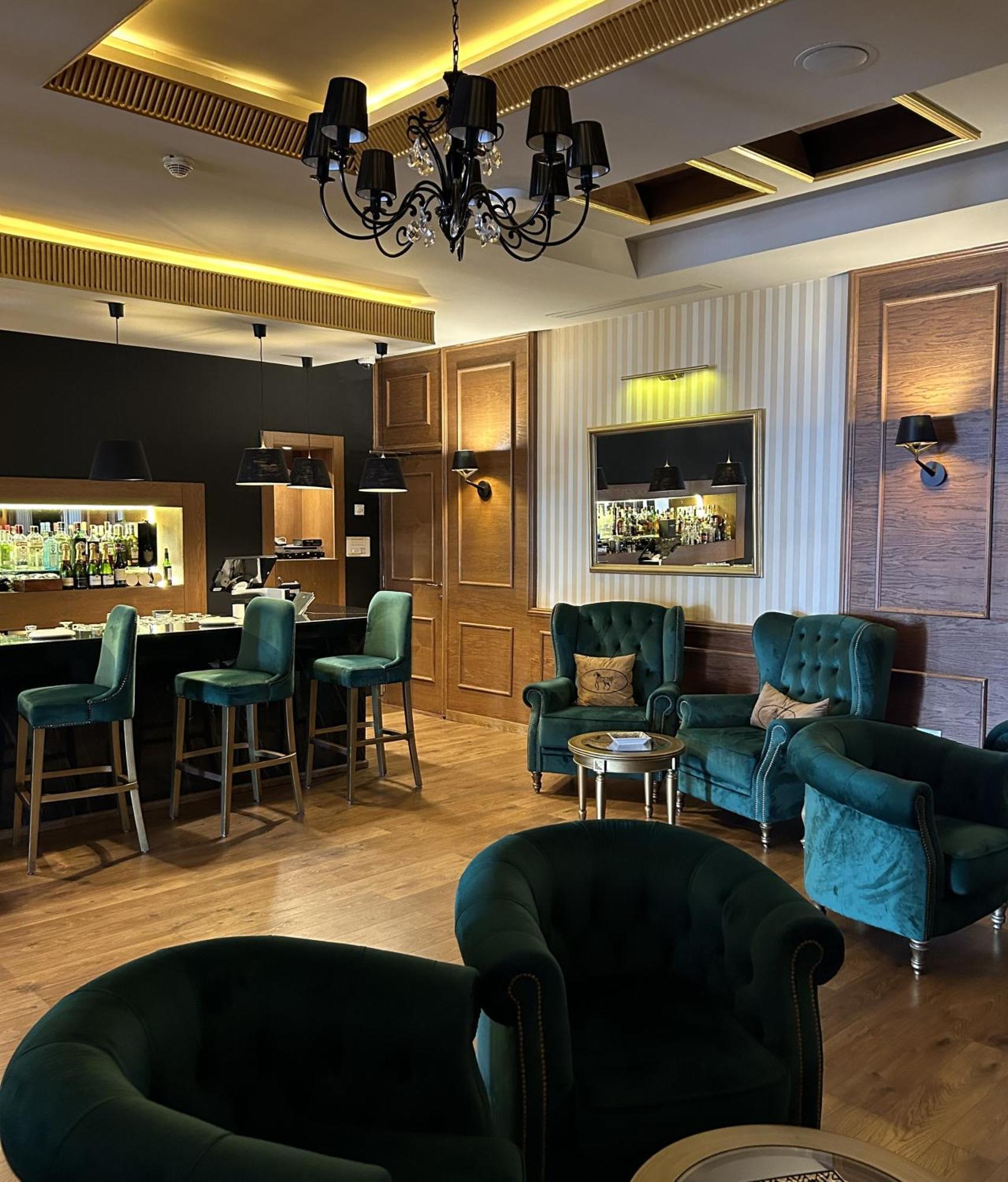 Royal Tulip Korbous Bay Thalasso & Springs (Adults Only) Qorbu Exterior foto The interior of the lounge