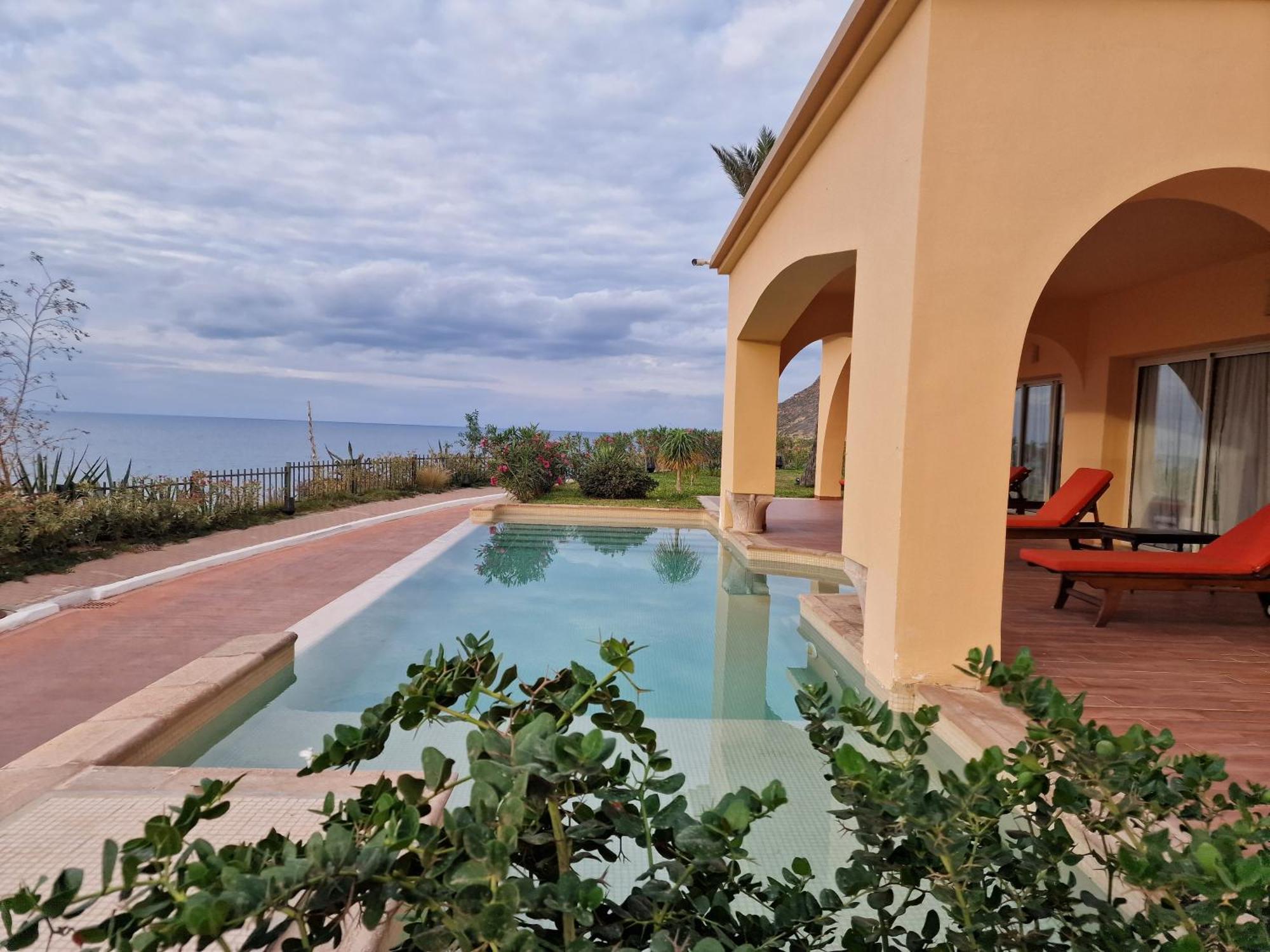 Royal Tulip Korbous Bay Thalasso & Springs (Adults Only) Qorbu Exterior foto A swimming pool in Morocco