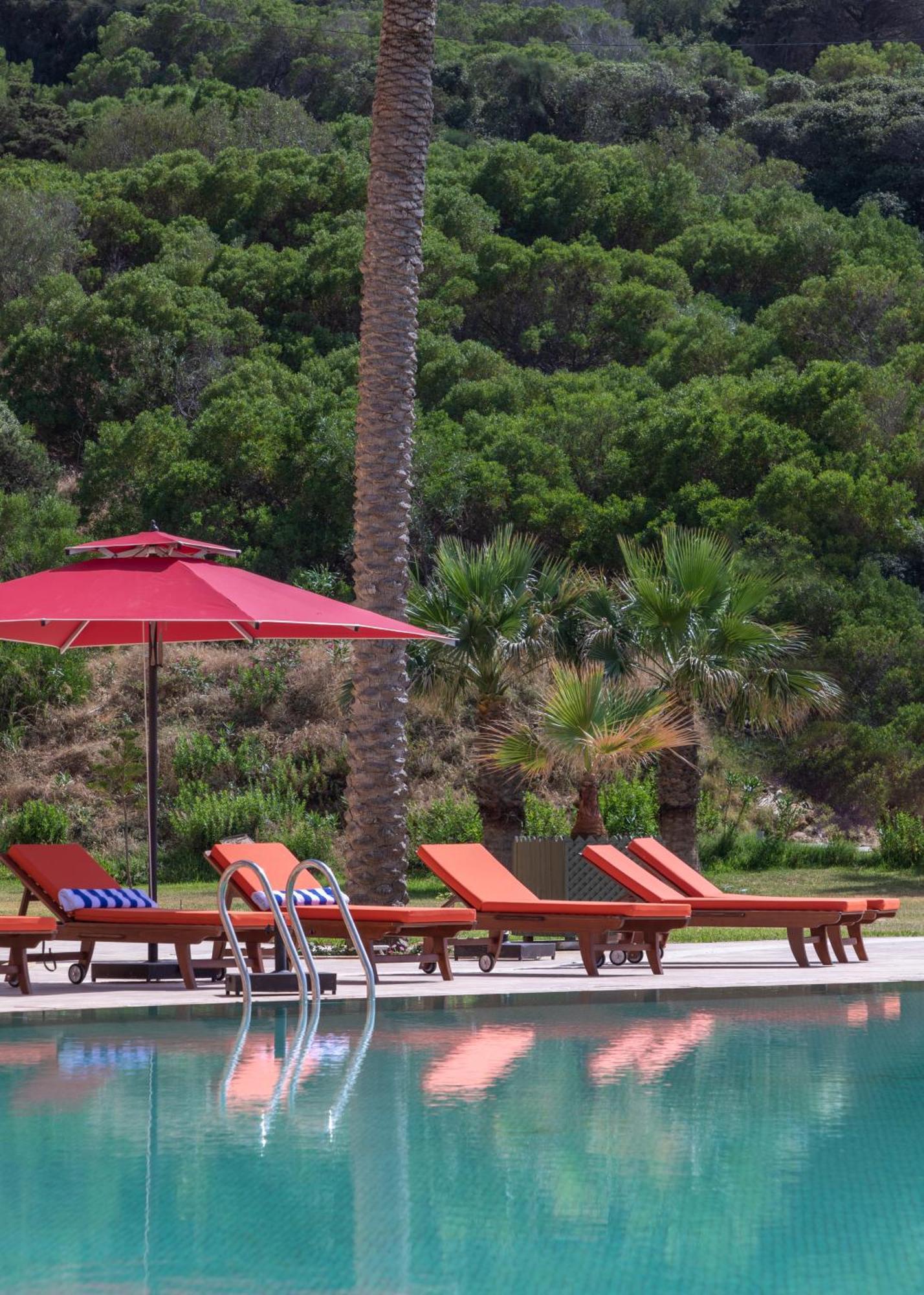 Royal Tulip Korbous Bay Thalasso & Springs (Adults Only) Qorbu Exterior foto A poolside umbrella