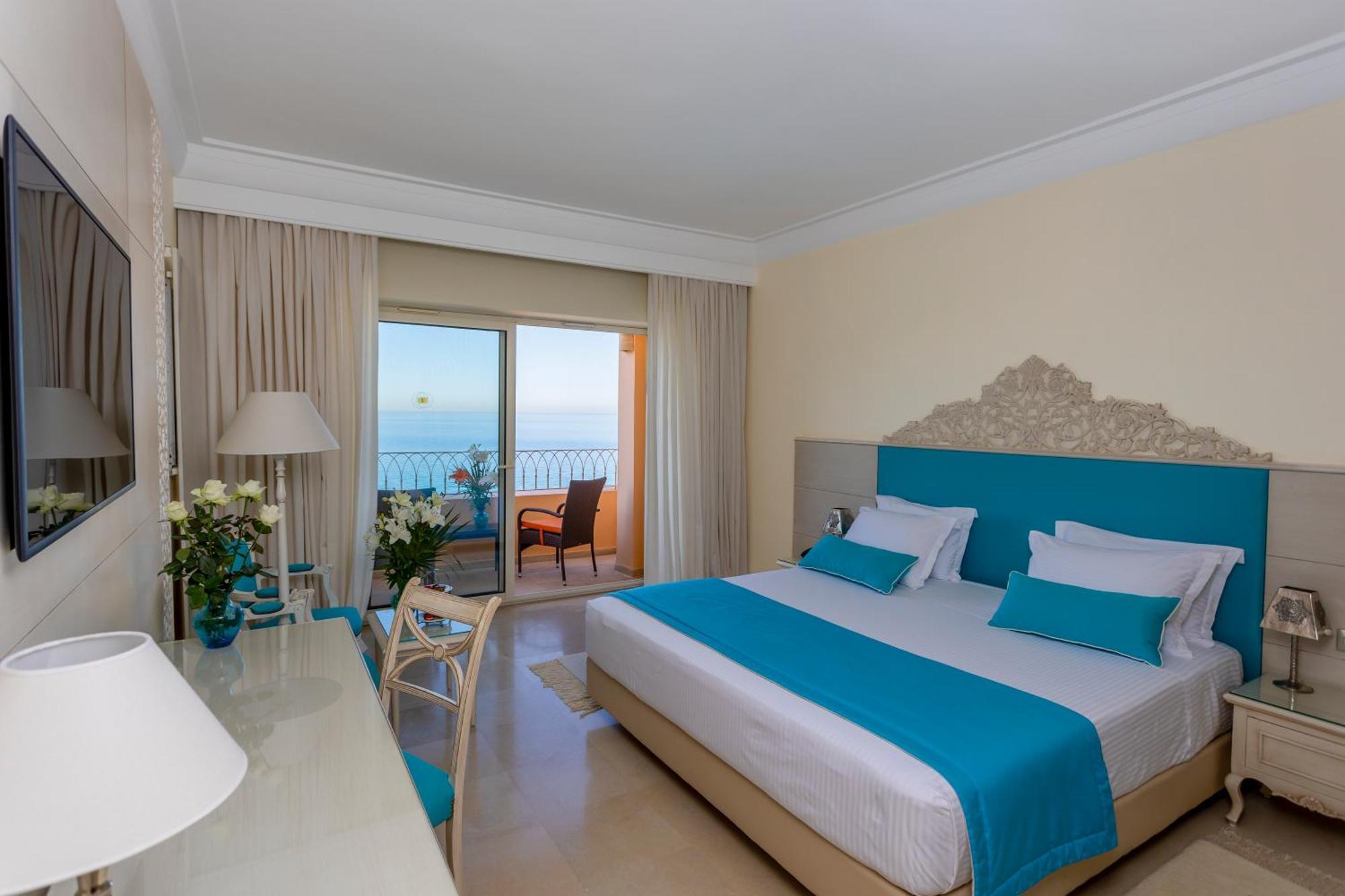 Royal Tulip Korbous Bay Thalasso & Springs (Adults Only) Qorbu Exterior foto A room at the hotel