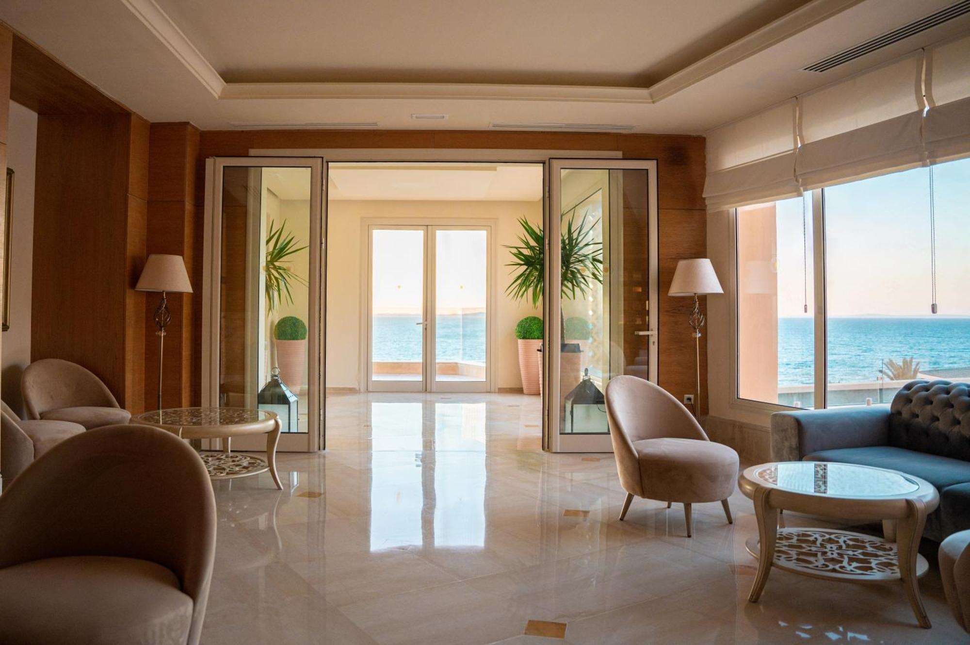 Royal Tulip Korbous Bay Thalasso & Springs (Adults Only) Qorbu Exterior foto Interior of the hotel