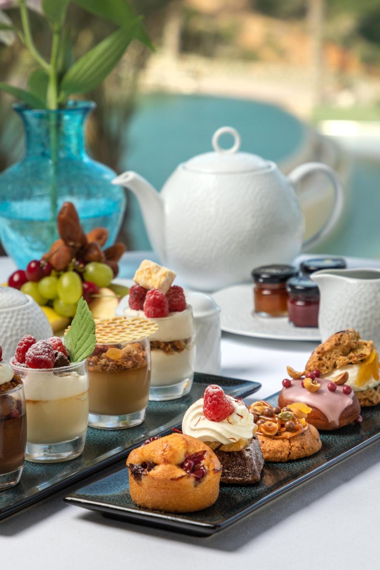 Royal Tulip Korbous Bay Thalasso & Springs (Adults Only) Qorbu Exterior foto Afternoon tea at the InterContinental Hotel, Budapest