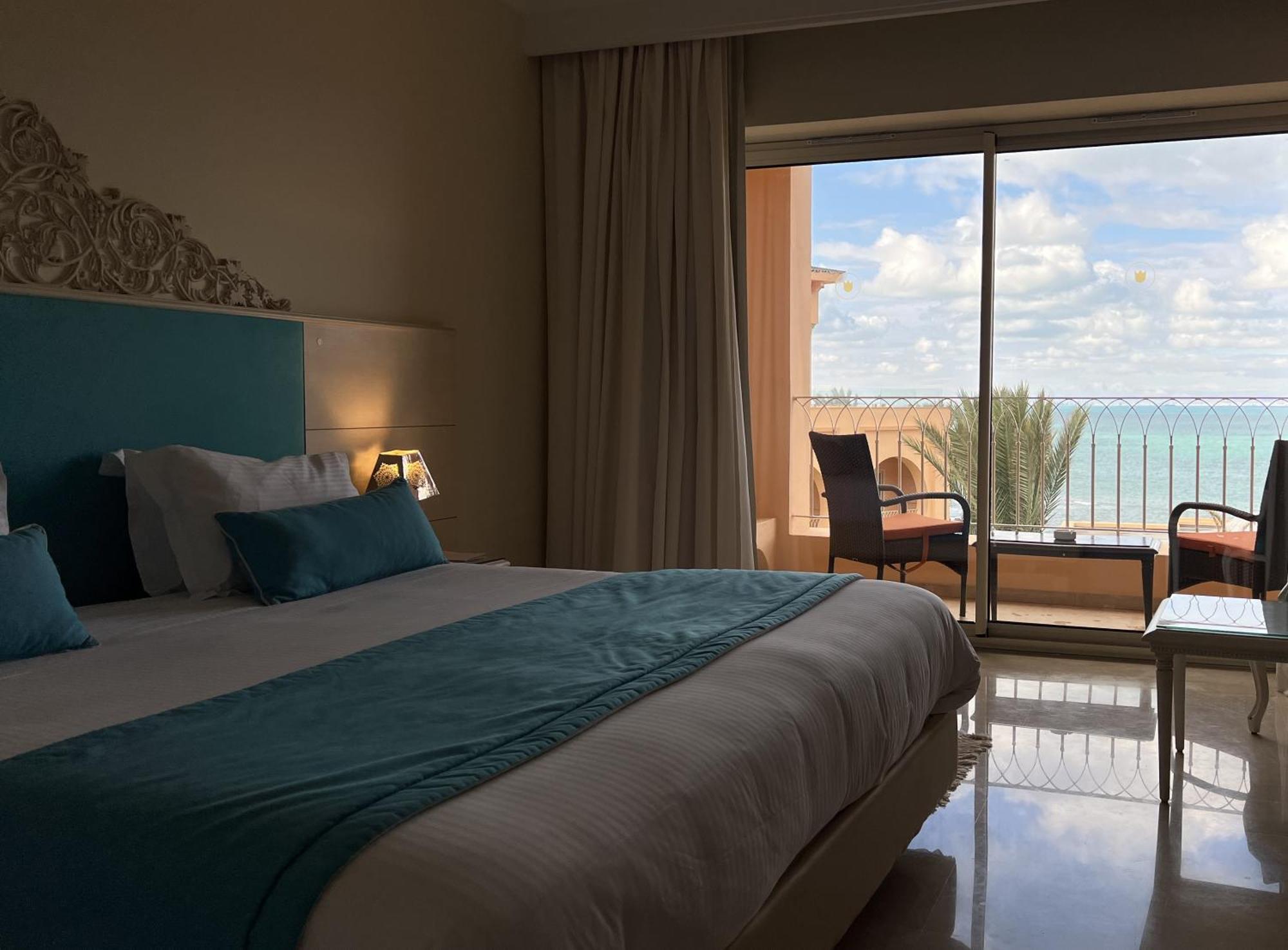 Royal Tulip Korbous Bay Thalasso & Springs (Adults Only) Qorbu Exterior foto A room at Iberostar Grand Hotel Bávaro
