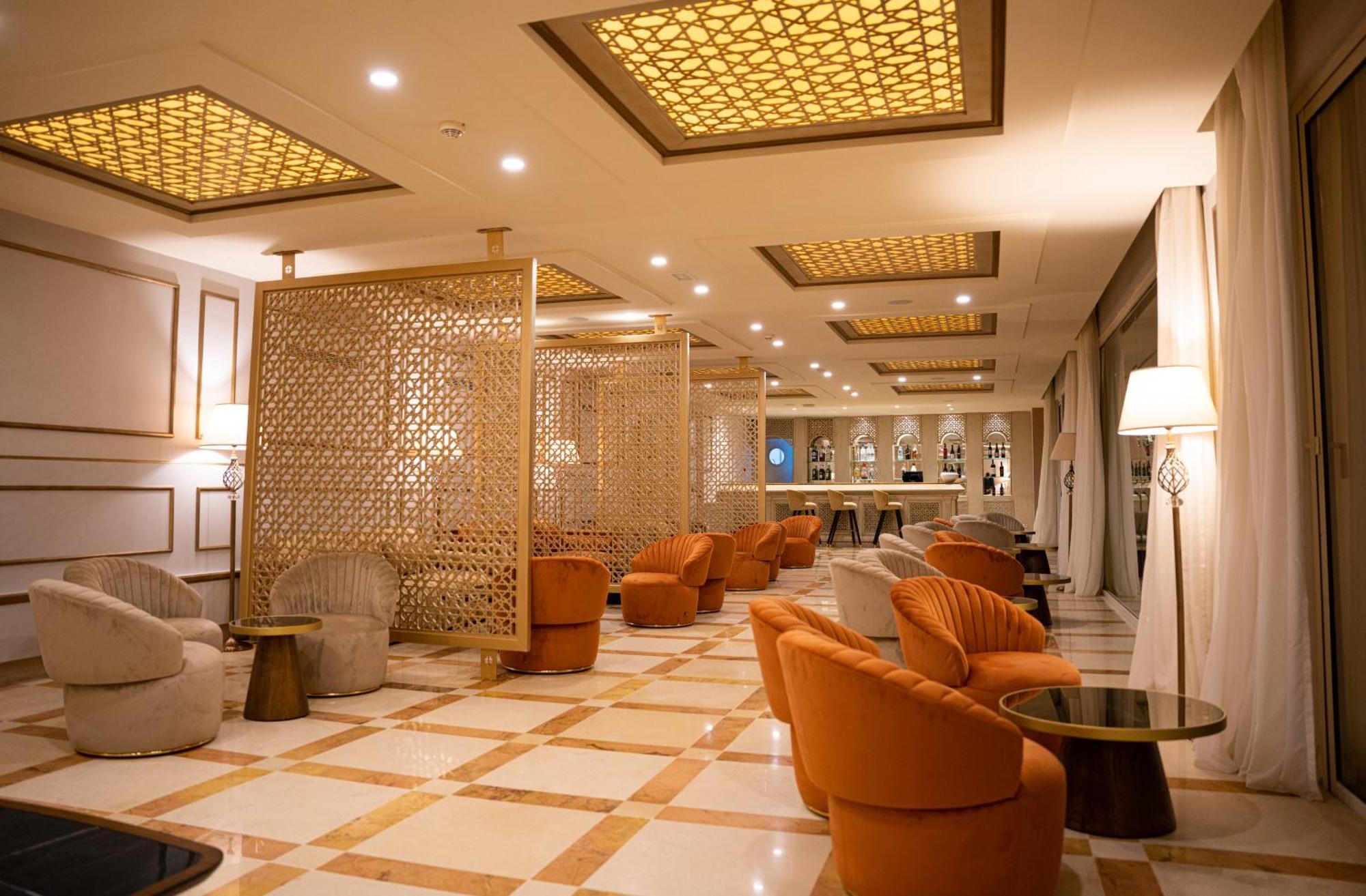 Royal Tulip Korbous Bay Thalasso & Springs (Adults Only) Qorbu Exterior foto The lounge at the airport