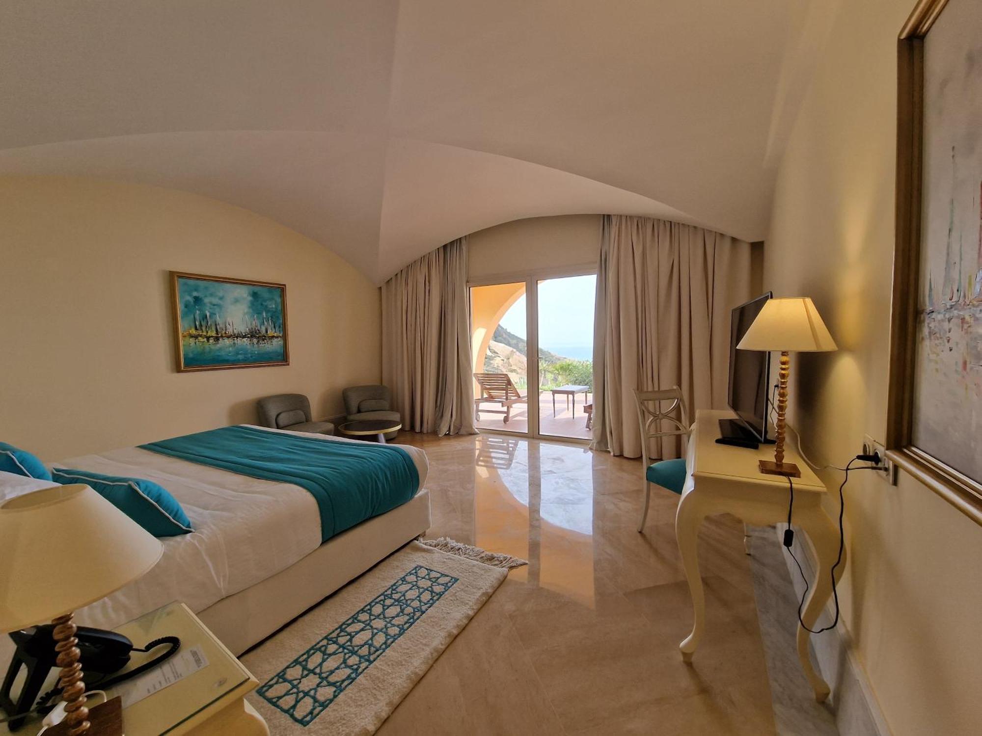 Royal Tulip Korbous Bay Thalasso & Springs (Adults Only) Qorbu Exterior foto A room at the Hilton Sharm El Sheikh