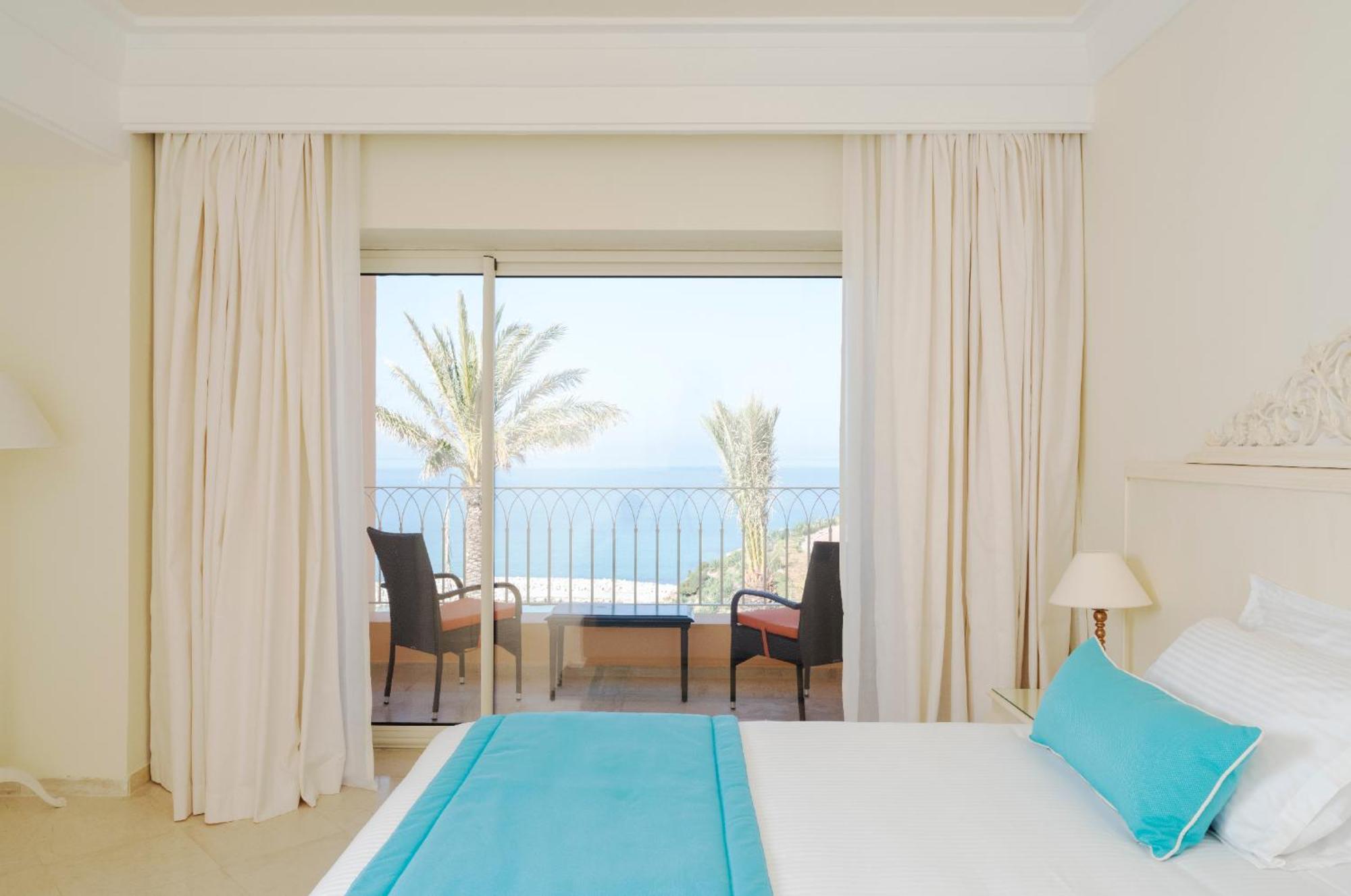 Royal Tulip Korbous Bay Thalasso & Springs (Adults Only) Qorbu Exterior foto A bedroom at the hotel