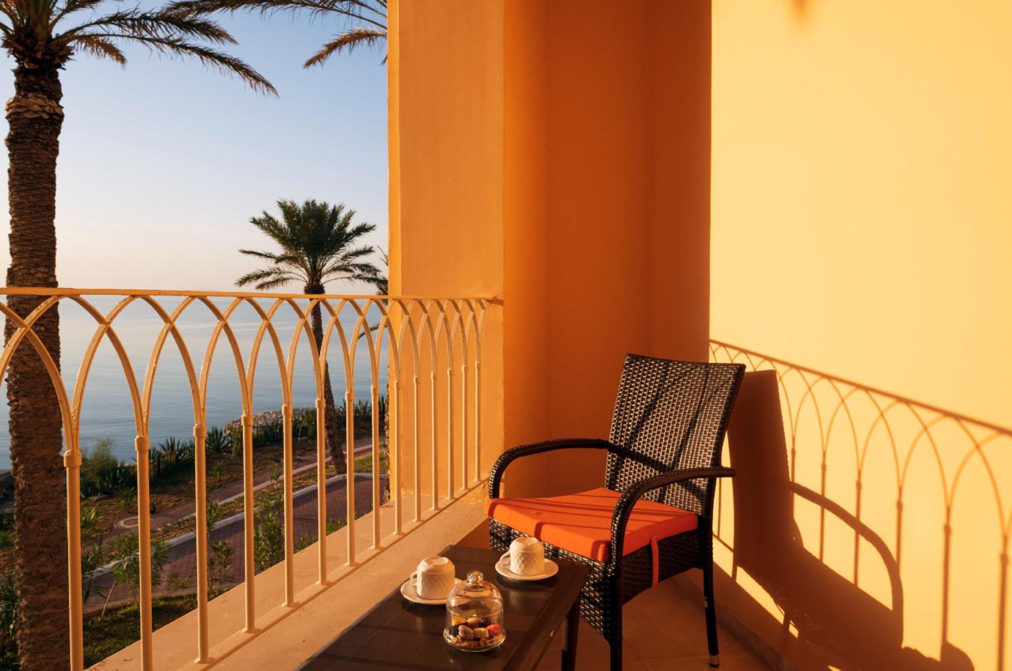 Royal Tulip Korbous Bay Thalasso & Springs (Adults Only) Qorbu Exterior foto